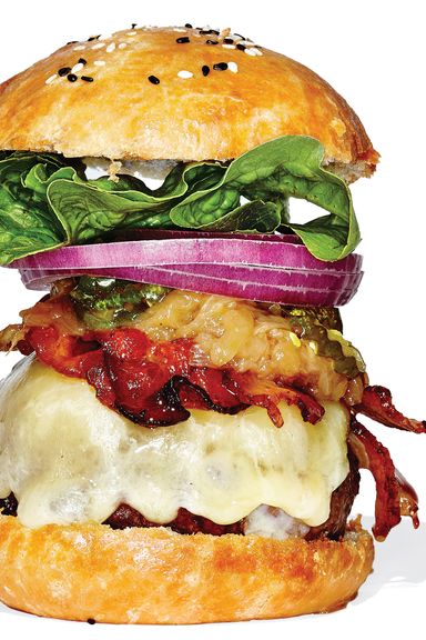 Telepan的培根芝士汉堡，Prix-Fixe Only这是一个好的汉堡制作与智能购物一样重要的例子。切达奶酪是卡伯特(Cabot)的，培根是纽斯克(Nueske)的，奶油蛋卷面包是自制的，牛肉来自密苏里州的一个家庭农场。如果你想吃一片番茄，那就等它们当季的时候再来吧。作为28美元固定套餐午餐或32美元固定套餐早午餐的一部分。