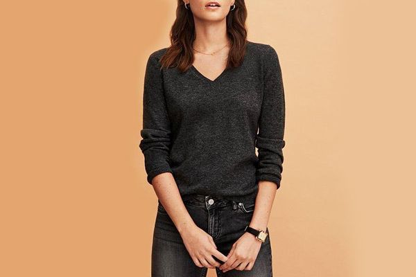 Lark & Ro Women’s 100% Cashmere 12-Gauge V-neck Pullover Sweater