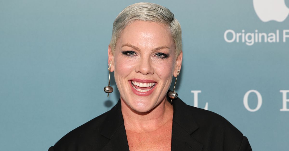 “Gritty Patriot P!NK steps up to host The Kelly Clarkson Show!”