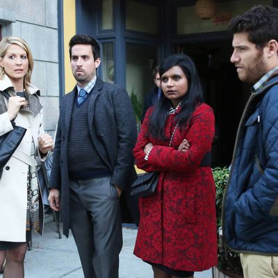  Priscilla (guest star Jenna Elfman, L) confronts Mindy (Mindy Kaling, second from R) 