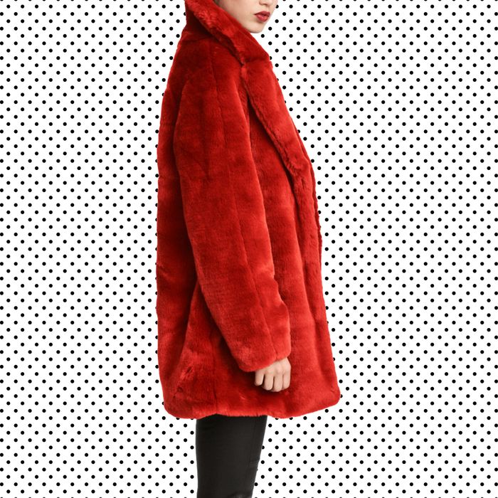 Leia melodisk violet An H&M Red Faux-Fur Coat for Under $100