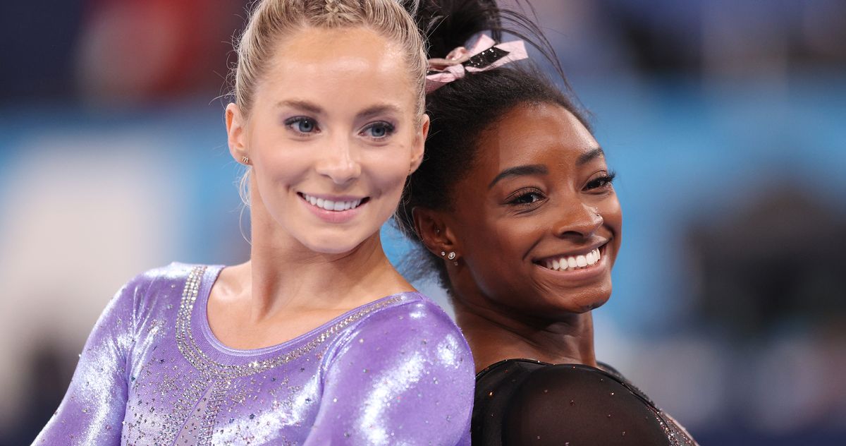 西蒙妮·比爾斯（Simone Biles）去承認mykayla skinner