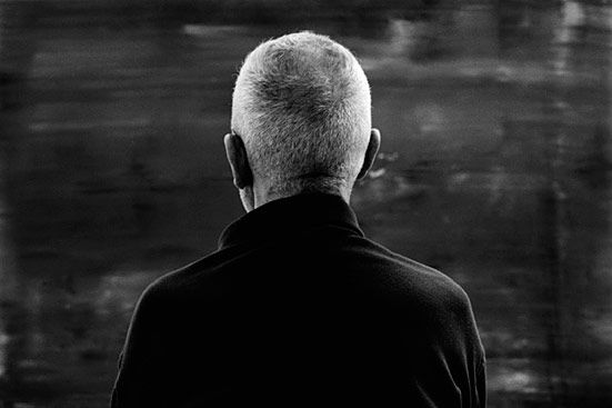 ANTON CORBIJN looking at a most〜 Anton Corbijn: Unexpected Moments — Musée Magazine
