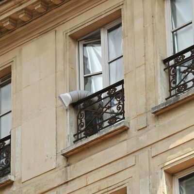 High Temperatures in Paris as Europe Experiences Worst Heat Wave on Record