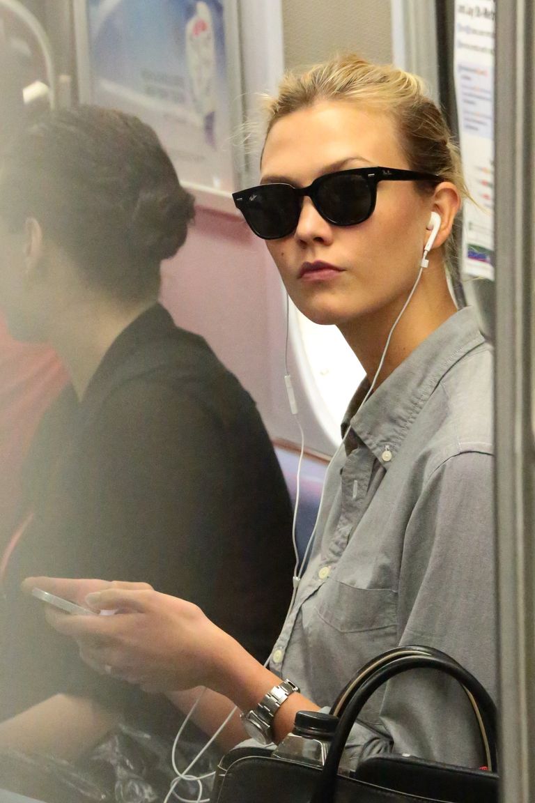 22-celebrities-riding-the-subway-like-normals