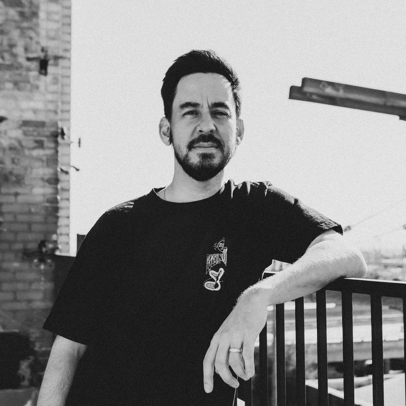 Mike Shinoda on Meteora, Chester Bennington, and Linkin Park pic