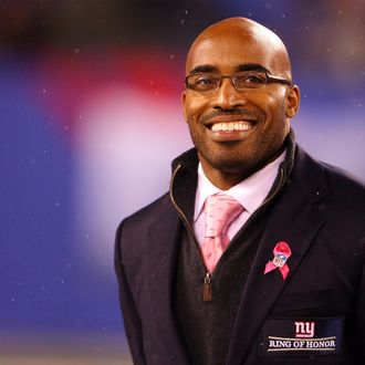 Former New York Giants Tiki Barber is inducted into the Giants.