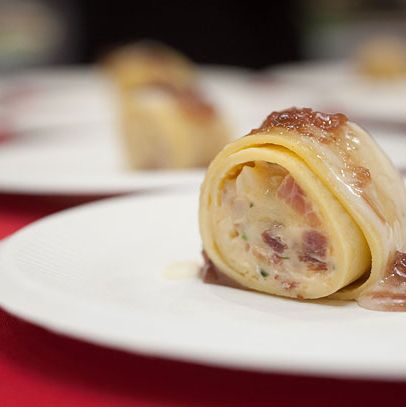 培根-Mac-N-Cheese叮咬。