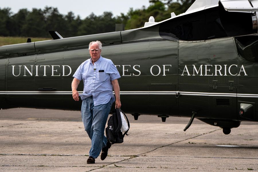 Mike Donilon, a close adviser to Presdient Joe Biden, arrives on Marine One at East Hampton Airport, in East Hampton, N.Y., on Saturday, June 29, 2024. (Haiyun Jiang/The New York Times)