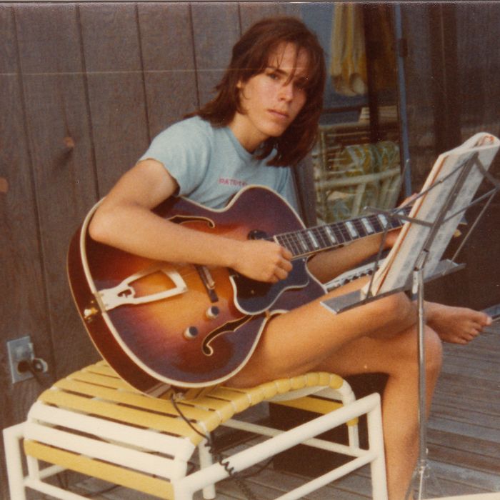 776d3c05916cbca617aa09c857dce09f68-dg-guitar-summer-1977.rsquare.w700.jpg