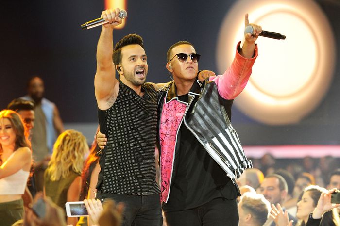 097440d874ead28f7c59ea11f1d3472c18-22-luis-fonsi-daddy-yankee.rhorizontal.w700.jpg