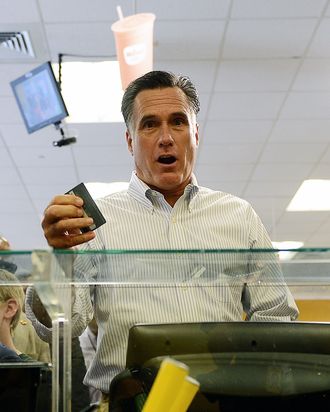 US presidential hopeful Mitt Romney pays for a sandwich as he visits a WaWa gas station in Quakertown, Pennsylvania, June 16, 2012.