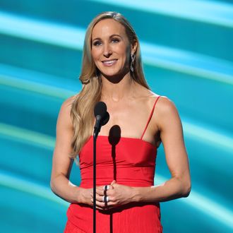 Los Globos de Oro 2025 han elegido a Nikki Glaser como presentadora