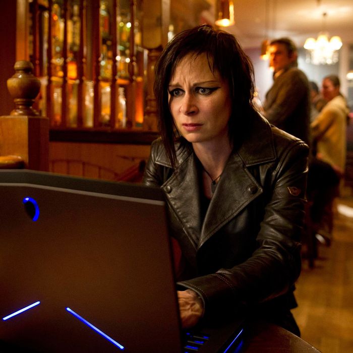 24: LIVE ANOTHER DAY: Chloe (Mary Lynn Rajskub) tracks the drone in the 
