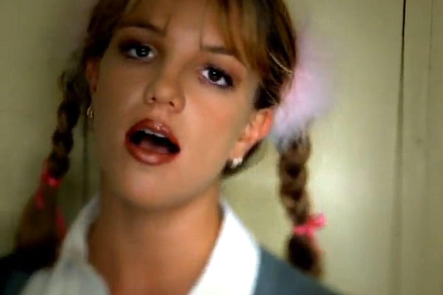 15 Thoughts On The Fifteenth Anniversary Of Britney Spears S Baby One More Time