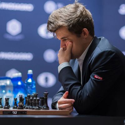 Magnus Carlsen closes in on World Chess Championship win as