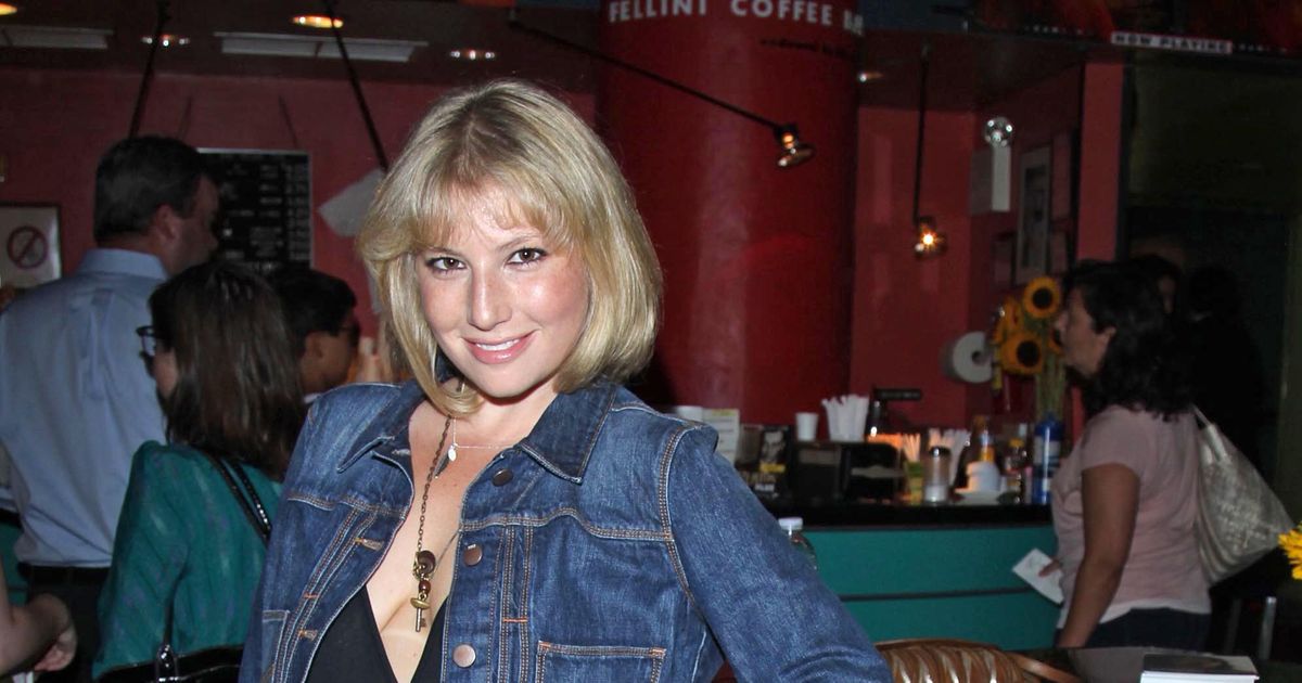 Meet Aimi Eguchi, Japan’s Most Famous Robot Pop Star Clickable Vulture