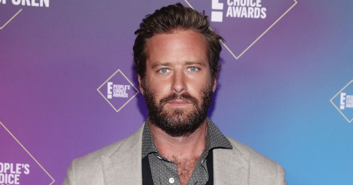 據報道，艾米漢莫 (Armie Hammer) 參觀了佛羅裡達州的治療設施