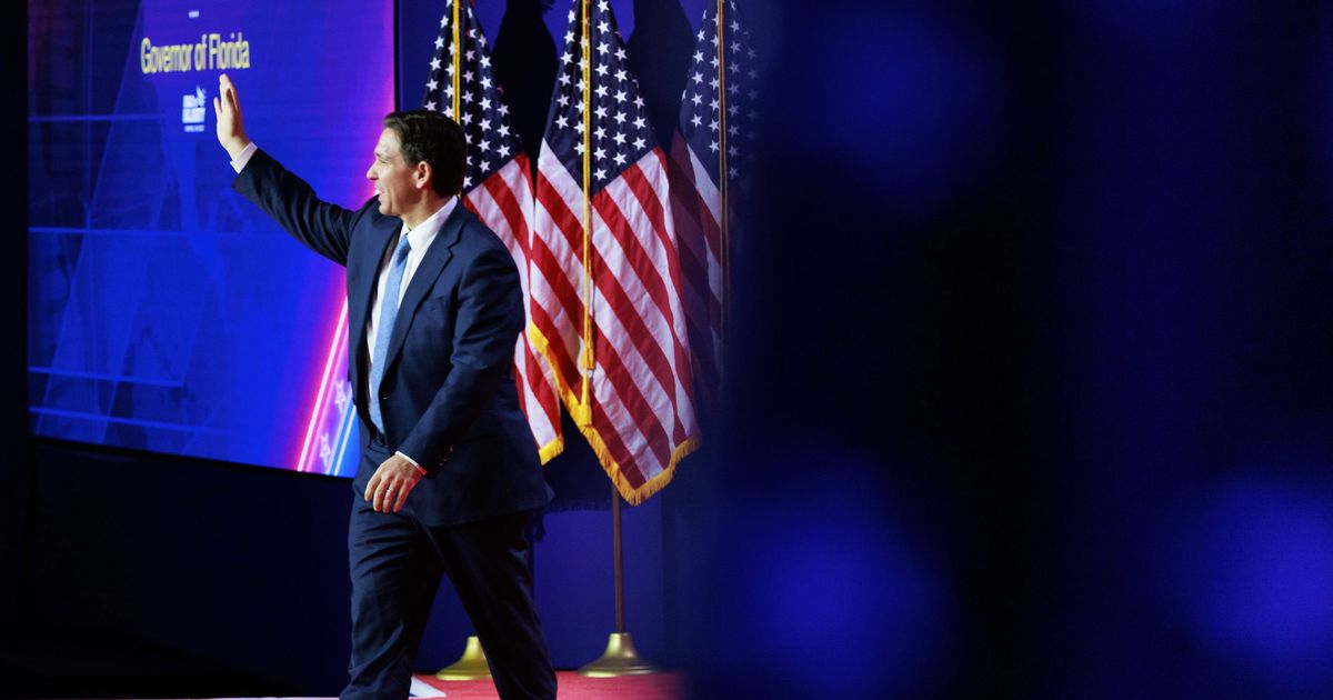 Ron DeSantis Is Almost Definitely Wearing Lifts in His Boots - Vimarsana News