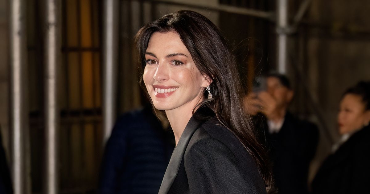Anne Hathaway, Formerly of Runway, Walks Off Photo Shoot in Support of Union