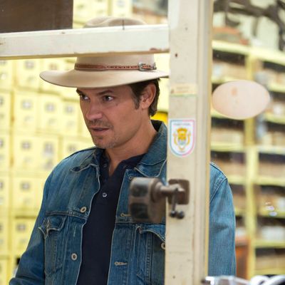 JUSTIFIED -- Hole in the Wall -- Episode 401 (Airs Tuesday, January 8, 10:00 pm e/p) -- Pictured: Timothy Olyphant as Raylan Givens