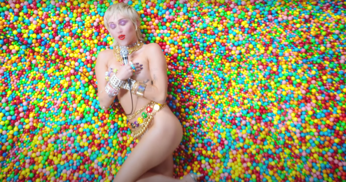 Miley Cyrus Drops Music Video for 'Midnight Sky' at Midnight, Nat...