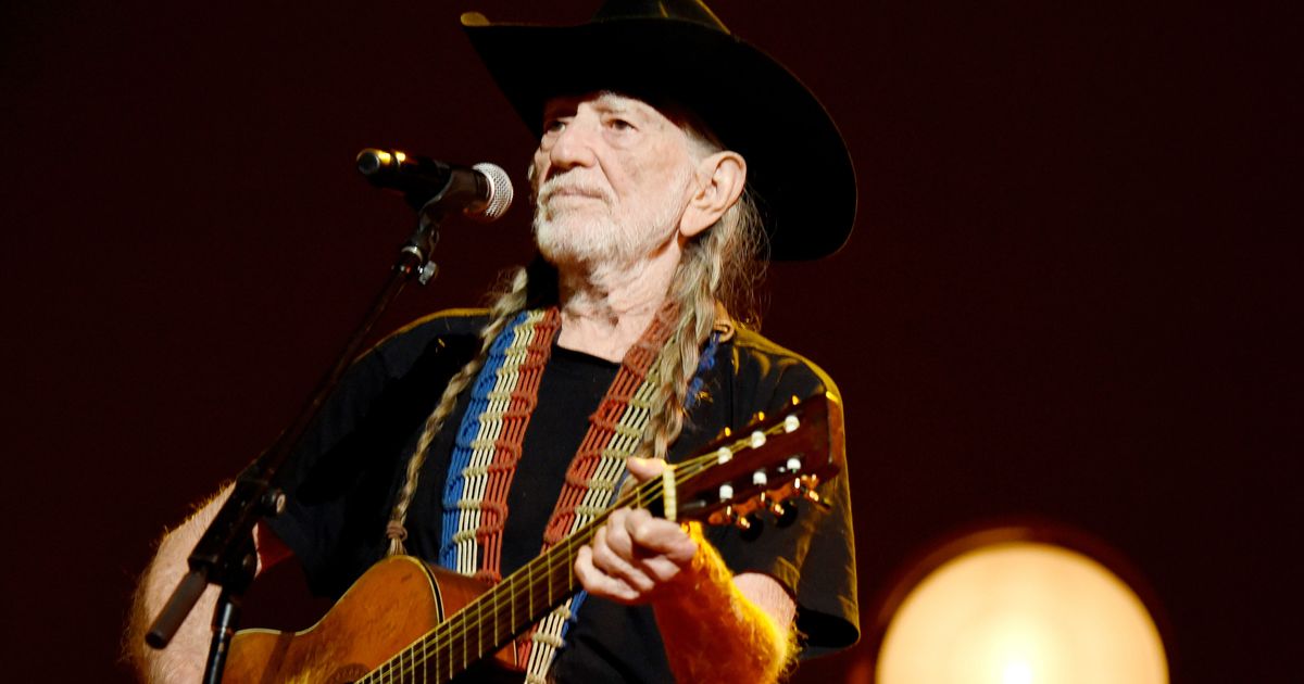 Willie Nelson Gives All Clear After Breathing Issue Ends Set