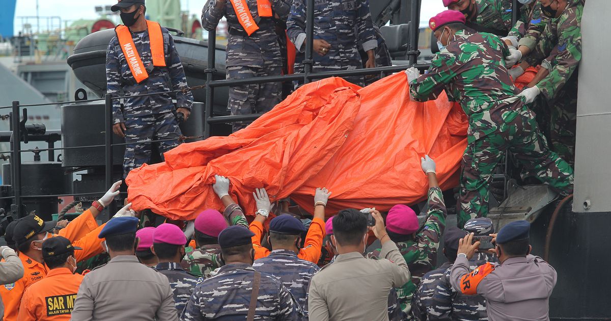 Sriwijaya Air Crash of Indonesian Boeing 737 What We Know