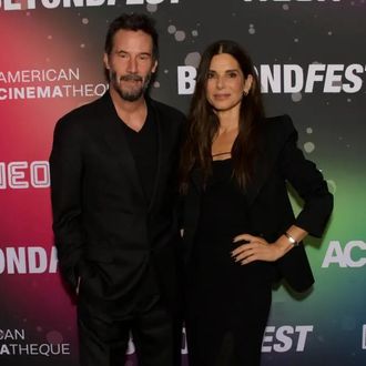 Keanu Reeves และ Sandra Bullock กลับมารวมตัวกันหลังพวงมาลัย
