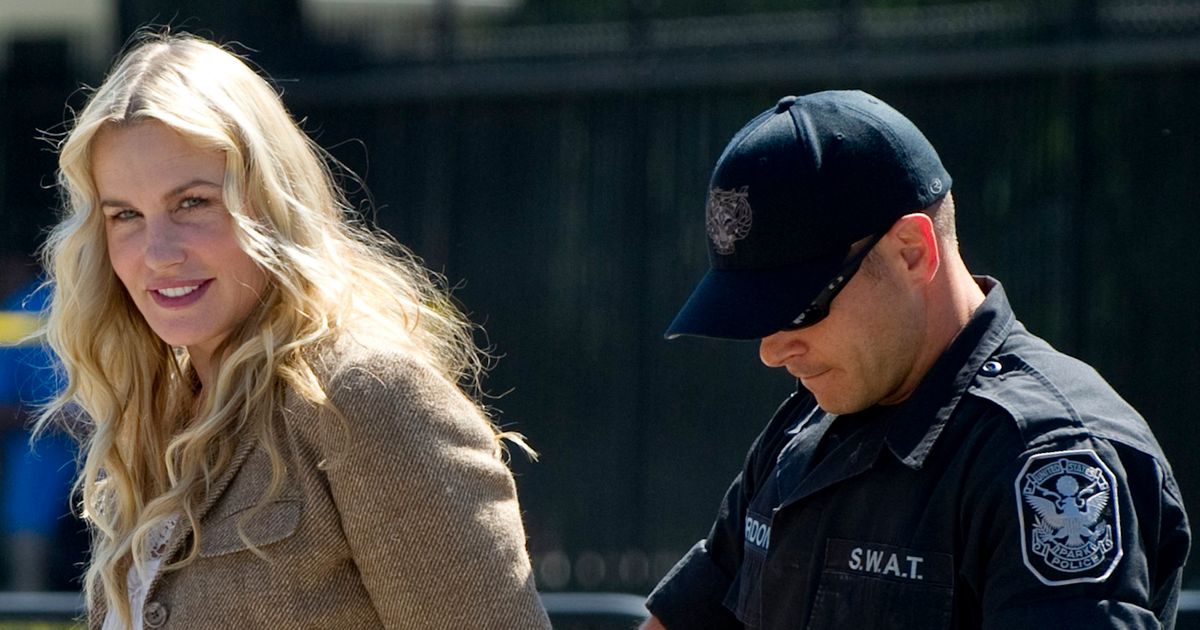 Daryl Hannah Arrested Outside The White House 