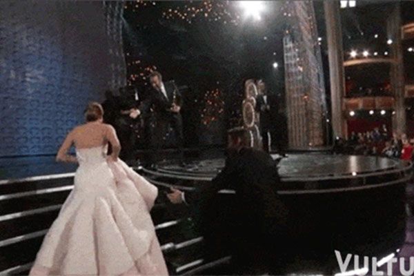 jennifer lawrence dress malfunction gif