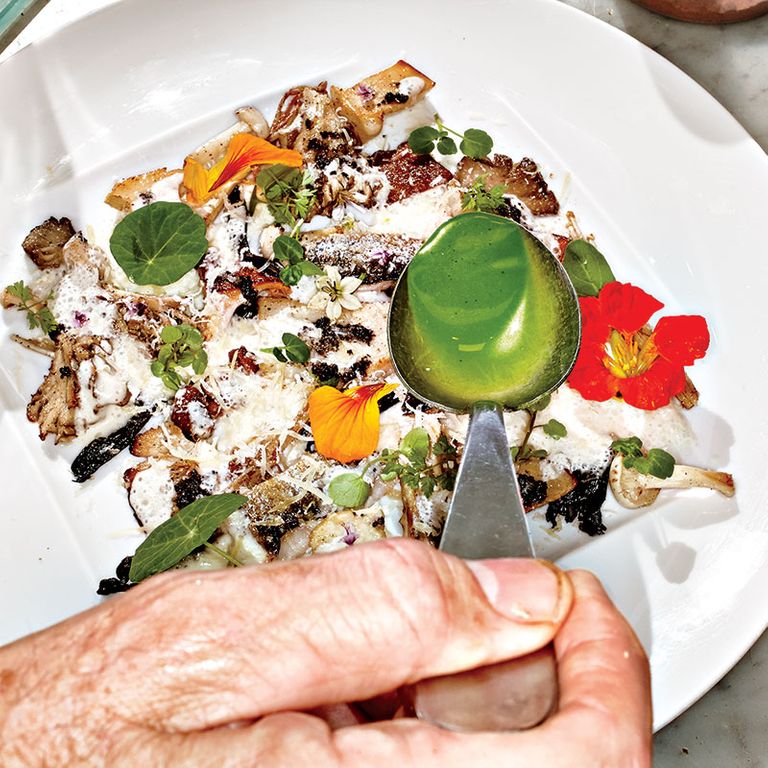 添加布利的欧芹水之一。