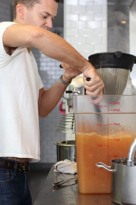 饮料:三加仑自制Arnold Palmer。