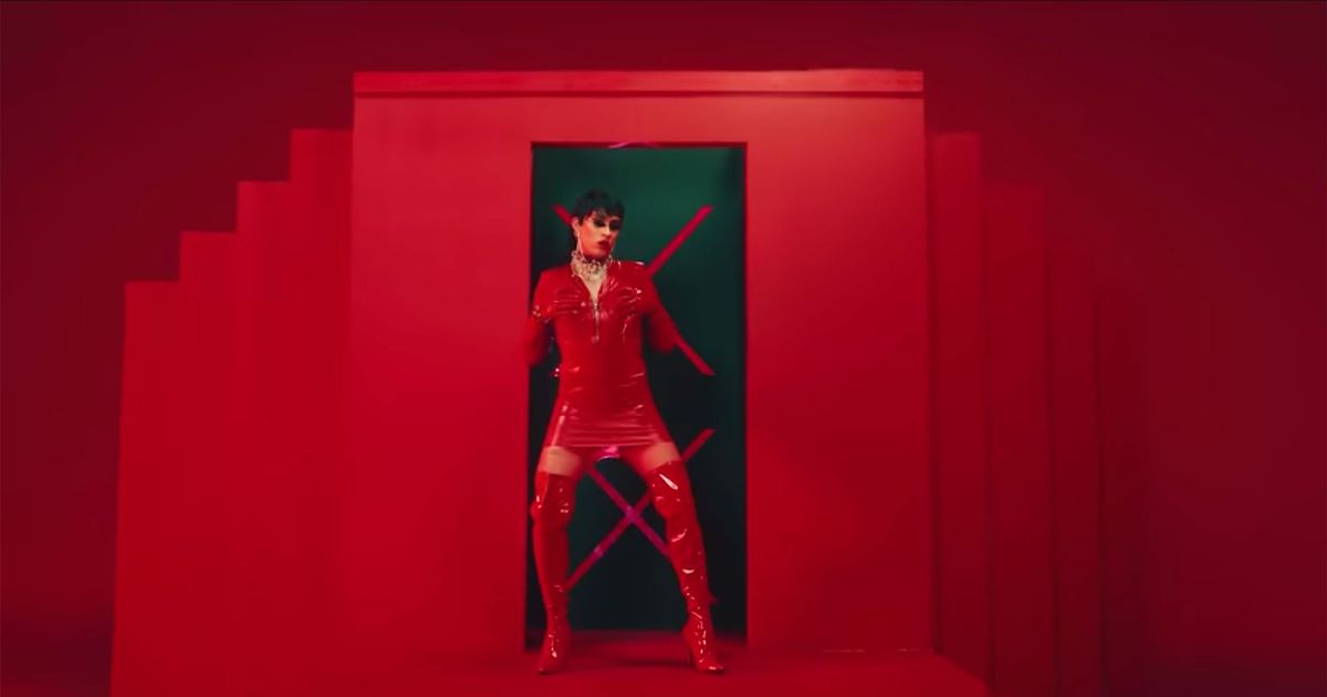 Bad Bunny Does Drag for 'Yo Perreo Sola' Music Video: WATCH Bad Bunny Does Drag for 'Yo Perreo Sola' Music Video: WATCH