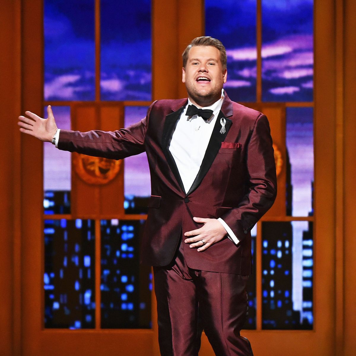 Тони 2016. James Corden outfit.