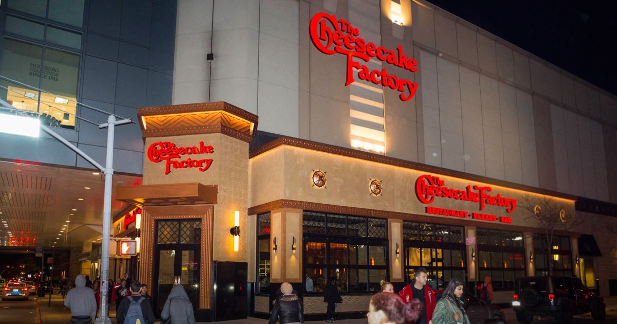 New York City S First Cheesecake Factory Is Open In Queens