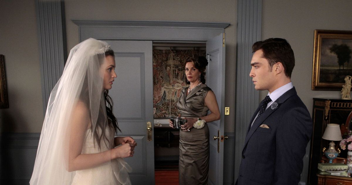 11 Gossip Girl Outfits That Are All About the Diamonds - Only