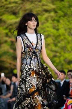 Louis Vuitton Resort 2018: Kansai Yamamoto and Cap Sleeves