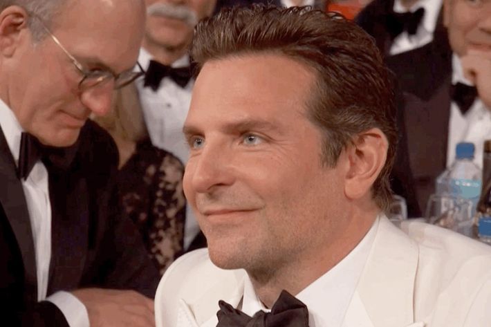 bradley cooper white tuxedo golden globes