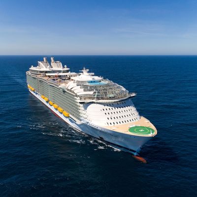 4 Royal Caribbean Crew Members Disembark Cruise With COVID