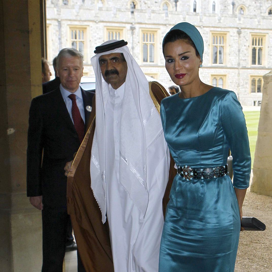 Шейха аль тани. Жены шейха Хамада Бен Халифа-Аль-Тани. Халифа Бин Хамад принц Катара. Хамад Бин Халифа Аль Тани с женами. Абдель Азиз Бен Халифа Аль Тани.