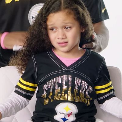 Pittsburgh Steeler DeAngelo Williams and his daughter, the master of side-eye.