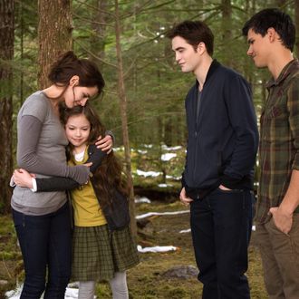 (L-R) KRISTEN STEWART, MACKENZIE FOY, ROBERT PATTINSON and TAYLOR LAUTNER star in THE TWILIGHT SAGA: BREAKING DAWN-PART 2Ph: Andrew Cooper, SMPSP? 2011 Summit Entertainment, LLC. All rights reserved.