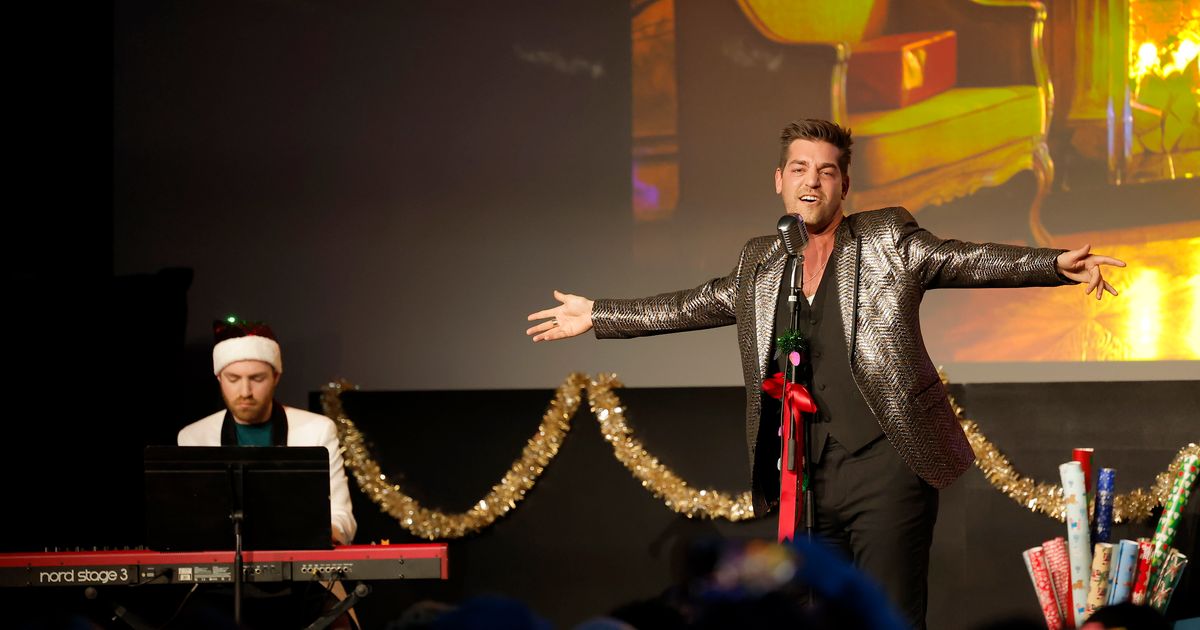 Matt Rogers Drops a Sexy Grinch Dance for Christmas Album - Vimarsana News