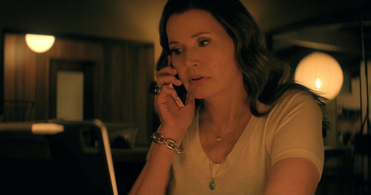 Ask the Strategist: Where Can I Get Geena Davis's V-neck T-Shirt in The Boroughs ?