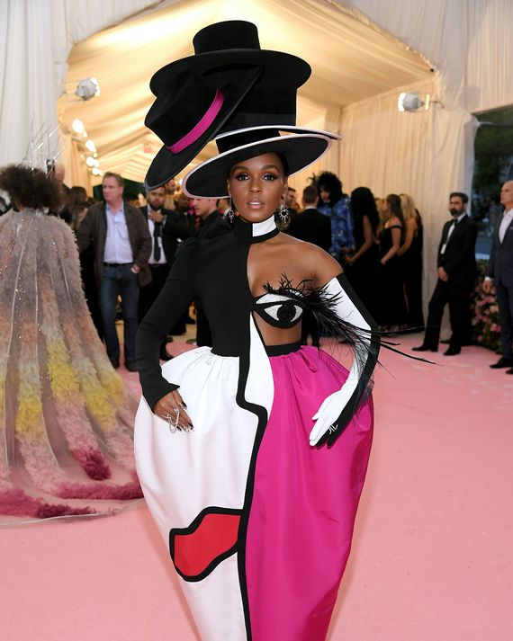 Susan Sontag’s Ghost Reviews the 2019 Met Gala Red Carpet