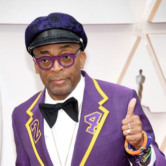 Spike Lee pays tribute to Kobe Bryant with his Oscars suit