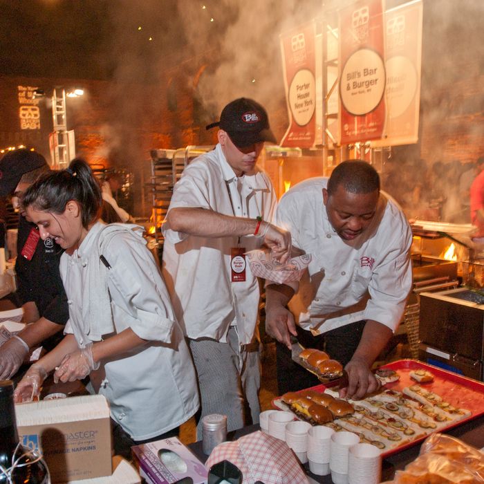 https://pyxis.nymag.com/v1/imgs/a97/7d3/b9492675a95e09b1a34347f53644f8cc42-01-billsbarandburger-team.jpg