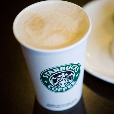 https://pyxis.nymag.com/v1/imgs/a98/a40/6d881add5964529f0787e3a4ea643981c2-18-starbucks-latte-lawsuit.rsquare.w400.jpg