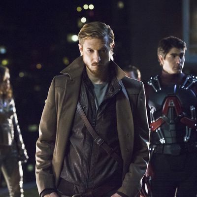 Legends of Tomorrow season 3: still TV's weirdest, best superhero show - Vox